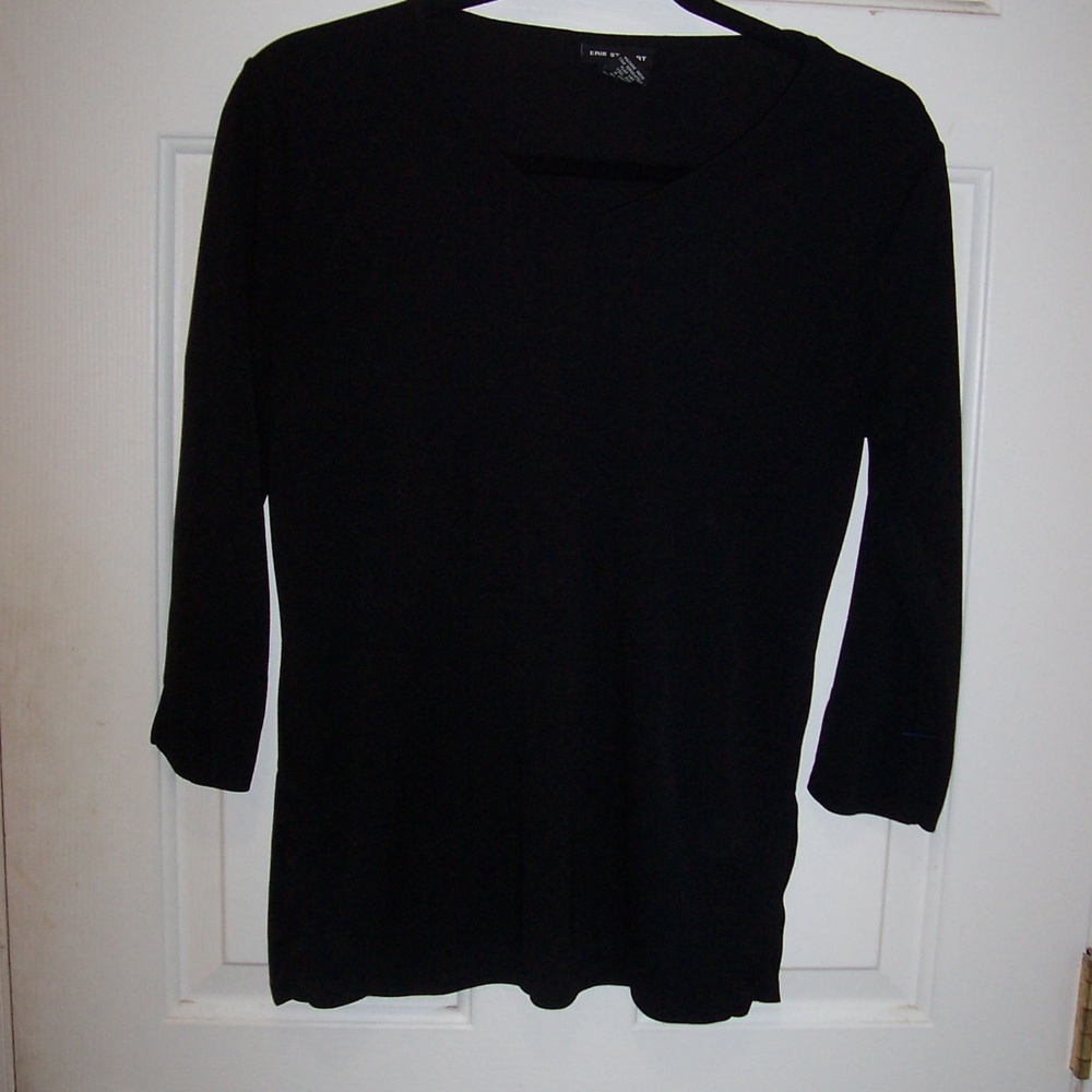 ERIK STEWART BLACK V NECK TOP S